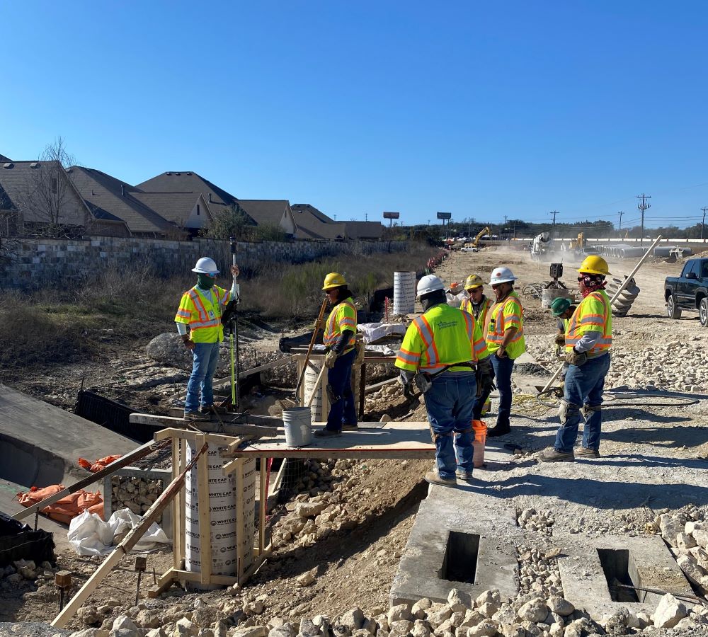 The team prepares to build columns on top of drill shaft foundations near US 290 and South View Road. These columns will hold up a new sound wall being built near the Ridgeview neighborhood during project construction. January 2022 