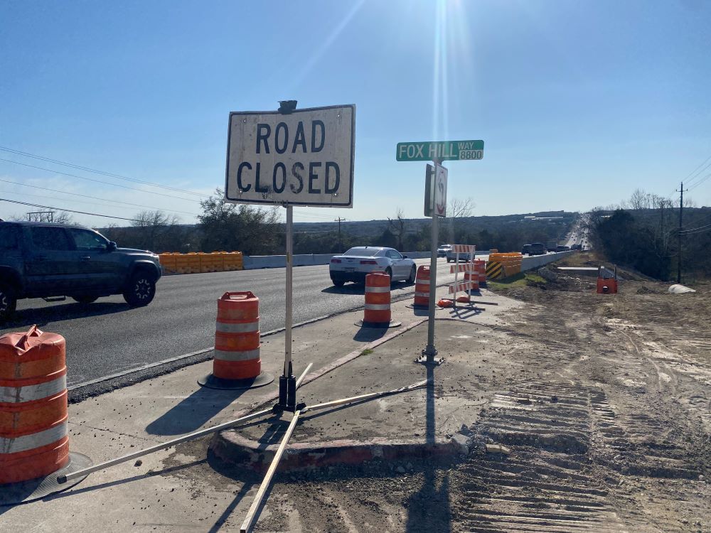 A ‘Road Closed’ sign marks a temporary driveway closure for drainage improvements on US 290 near Circle Drive. As driveway closures for roadway improvements begin across the project corridor, access to properties will be maintained. March 2022  
